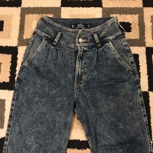Hollister Ultra High Rise Mom Jean